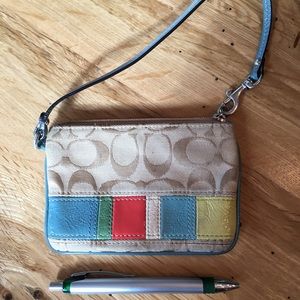🎉SALE🎉 Coach Signature C Stripe Wristlet